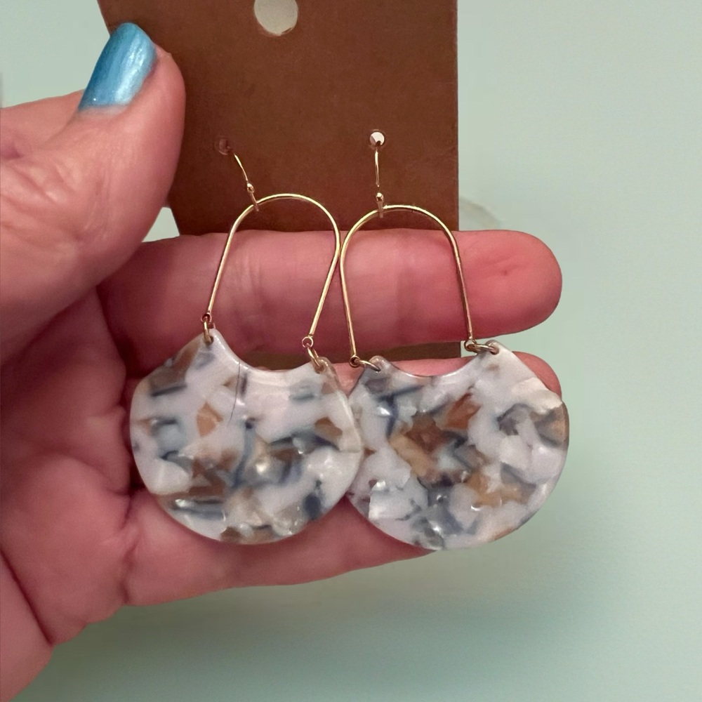 NWT Marbled Dangle Earrings, Goldtone Drop
